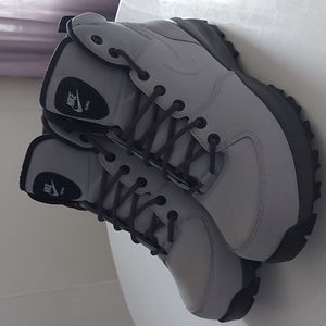 Nike Manoa boots